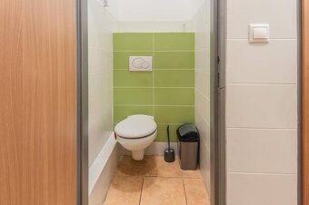 Predaj komerčných / kancelárskych priestorov v Petržalke - 17