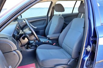 Škoda Octavia Combi 1.6i TOUR - 17