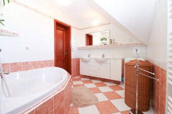 PREDAJ - 5i rodinný dom v tichej ulici pri Malom Dunaji, Zál - 17