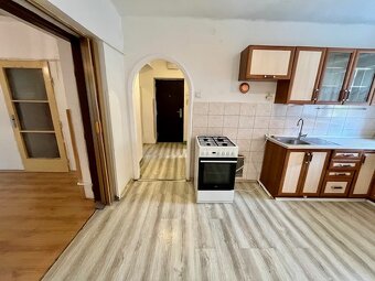 2-izb.byt Kalvária, balkón - 8.mája, vlastné kúrenie - 17