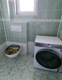Ponúkame na predaj čiastočne zariadený 7 izbový dom, Bratisl - 17