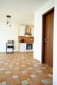 Na predaj 4 izbový podkrovný dom, veľká terasa, garáž, Rajka - 17