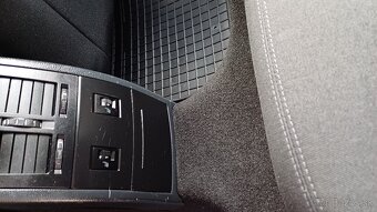 Škoda octavia Scout 2.0 FSI4x4.combi model 2009 dobrom stave - 17