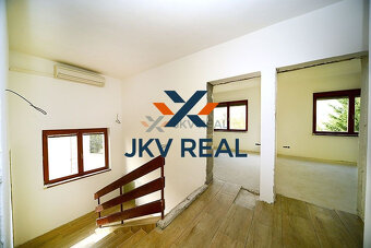 4 izbový rodinný dom s garážou v tichej lokalite - 17