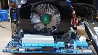 Predám základnú dosku Intel Gigabyte GA-B75M-D3H - 17