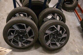 Predám Hyundai Santa Fe 148 kW, 4x4, r.v. 2021 - 17