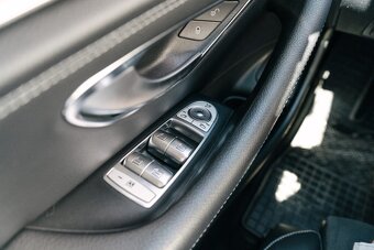Mercedes-Benz E trieda Kombi 220 d 4MATIC A/T - 17