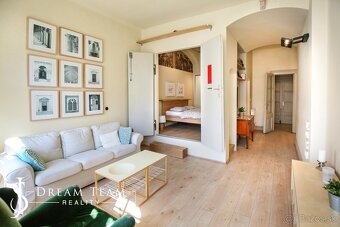 Zabehnutý apartmán - byt v centre mesta Banská Štiavnica - 17