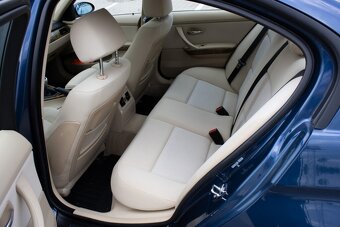 BMW 318i (E90) z roku 2005 - 17