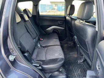 Mitsubishi Outlander 2.0D 7-miest 103KW 4x4 - 17
