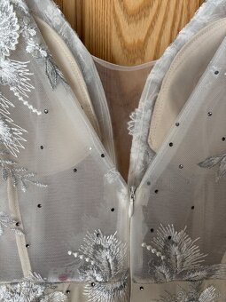 Spoločenské / svadobné šaty 42 - 17