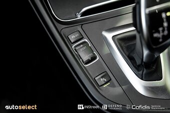 BMW 320i 2017 kombi automat - 17