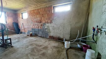 Na predaj 6. izbový rodinný dom, 800m2 Chrenovec-Brusno - 17