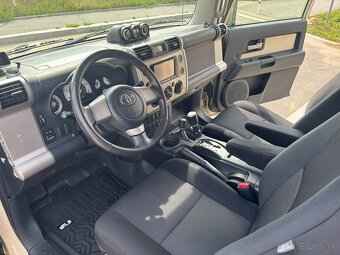Toyota FJ Cruiser bez koroze, skvělý originální stav - 17