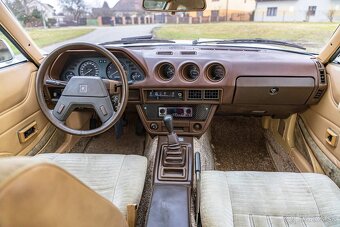Datsun 280ZX neboli Nissan S130 1981 - 17