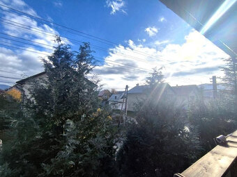 ZNOVU V PONUKE-PADNUTÁ REZERVÁCIA KRÁSNY ZAUJÍMAVO RIEŠENÝ  - 17