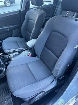 Mazda 3 1.6 Benzín 77kw rok 2009 - 17