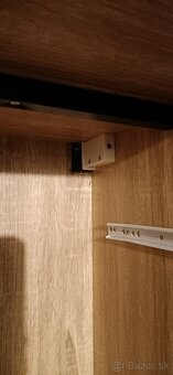 Predam vesiakovu stenu so zrkadlom a skrinkou dub Sonoma - 17