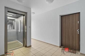REZERVOVANÉ Moderný 2 izbový byt s parkovacím miestom Nitra, - 17