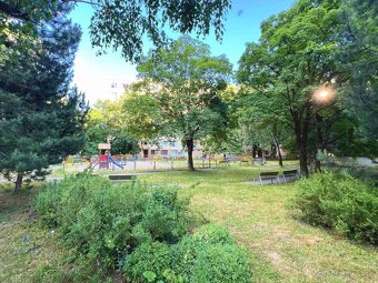 2 – izbový tehlový byt s 8,5m2 loggiou, pri parku, Košice - - 17