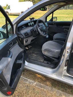 Peugeot 807 2.0 HDi (100 kW) Family, 7 miest, manuál, diesel - 17