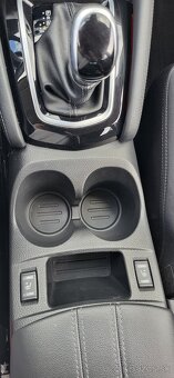 Nissan Qashqai benzin 117 kW automat 1.majitel rok 2020 naj. - 17