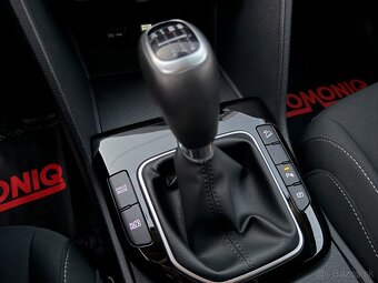 Kia Sportage 1.6 T-GDI Gold Kamera, LED, 1.majiteľ - 17