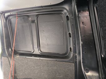 Volkswagen Transporter T5 - 17