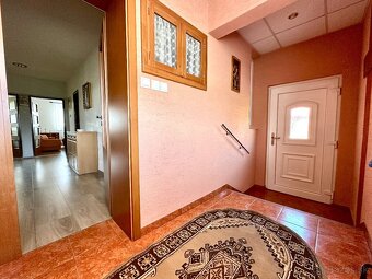 NA PREDAJ RODINNÝ DOM S GARÁŽOU - NADLICE - 17