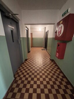 Na predaj veľkometr. 75m2, 2 izb byt Handlová - 17