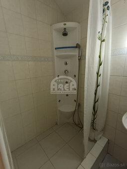 Krásna dvojpodlažná chata s nádherným výhľadom nad Viniankou - 17