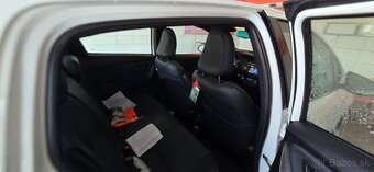 Toyota Yaris Hybrid 1.5 - 17