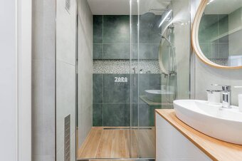 Tr.SNP - 2 izbový byt, loggia, 53 m2.Zariadený,KOMPLETNÁ REK - 17