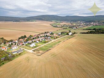 Exkluzívne na predaj nové stavebné pozemky s IS o veľkosti 8 - 17