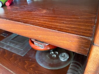 Darujem kvalitnú obývaciu stenu z dreva - 17