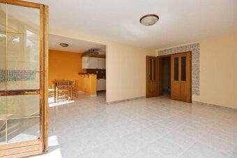 NA PREDAJ -MESTSKÁ 2- GENERAČNÁ VILA -TOPASOVÁ UL. - 17