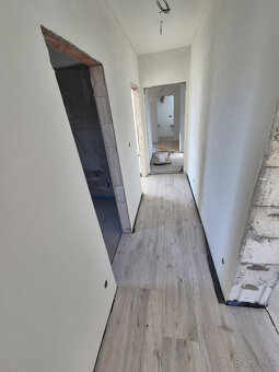 Na predaj je moderný novopostavený rodinný dom vo fáze holod - 17