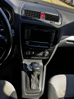 ŠKODA OCTAVIA COMBI RS 2.0TDI CR DSG 125KW 170PS XENON - 17