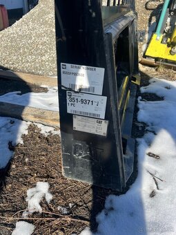 Smykový nakladač CAT 299D2 XHP (2018) pouze 390 mth - 17