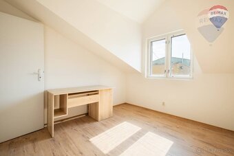 PREDAJ: OBCHODNÝ PRIESTOR, DUNAJSKÁ STREDA - ŠPORTOVÁ ULICA - 17