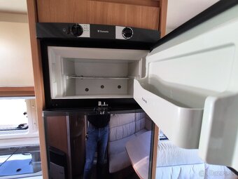 Plne sebestačný karavan Bürstner Belcanto s množstvom nadšta - 17