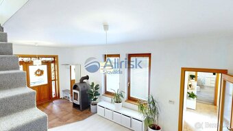 REZERVOVANÉ Rodinný dom s bazénom, letnou kuchyňou a vôňou d - 17