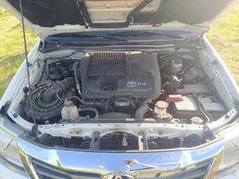 Toyota Hilux 2.5 D-4D MT - 17