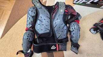 Mx Prilba,čižmy Ufo, hrudný chránič, dres a nohavice Oneal - 17