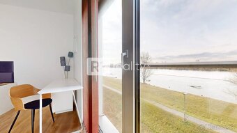 Jedinečný 3 izbový byt 82 m2 + terasa 16,8 m2 + parking  v u - 17