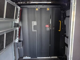 Volkswagen Crafter Dodávka 2.0 TDI 103 kW L3 - 17