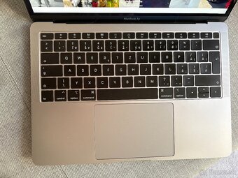 Macbook Air 2019, 13" - 17