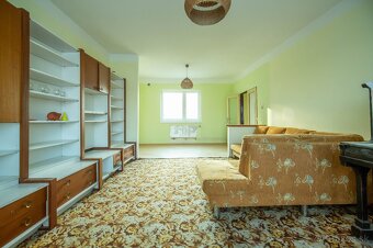 5-izbový RD v obci MADUNICE,o výmere 240 m2, pozemok 706 m2 - 17