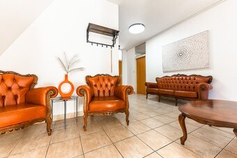 REZERVOVANÉ - Budova v Trenčíne – priestranný byt, showroom - 17