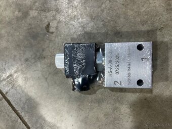 V ponuke  rôzne hydraulicke diely - 17